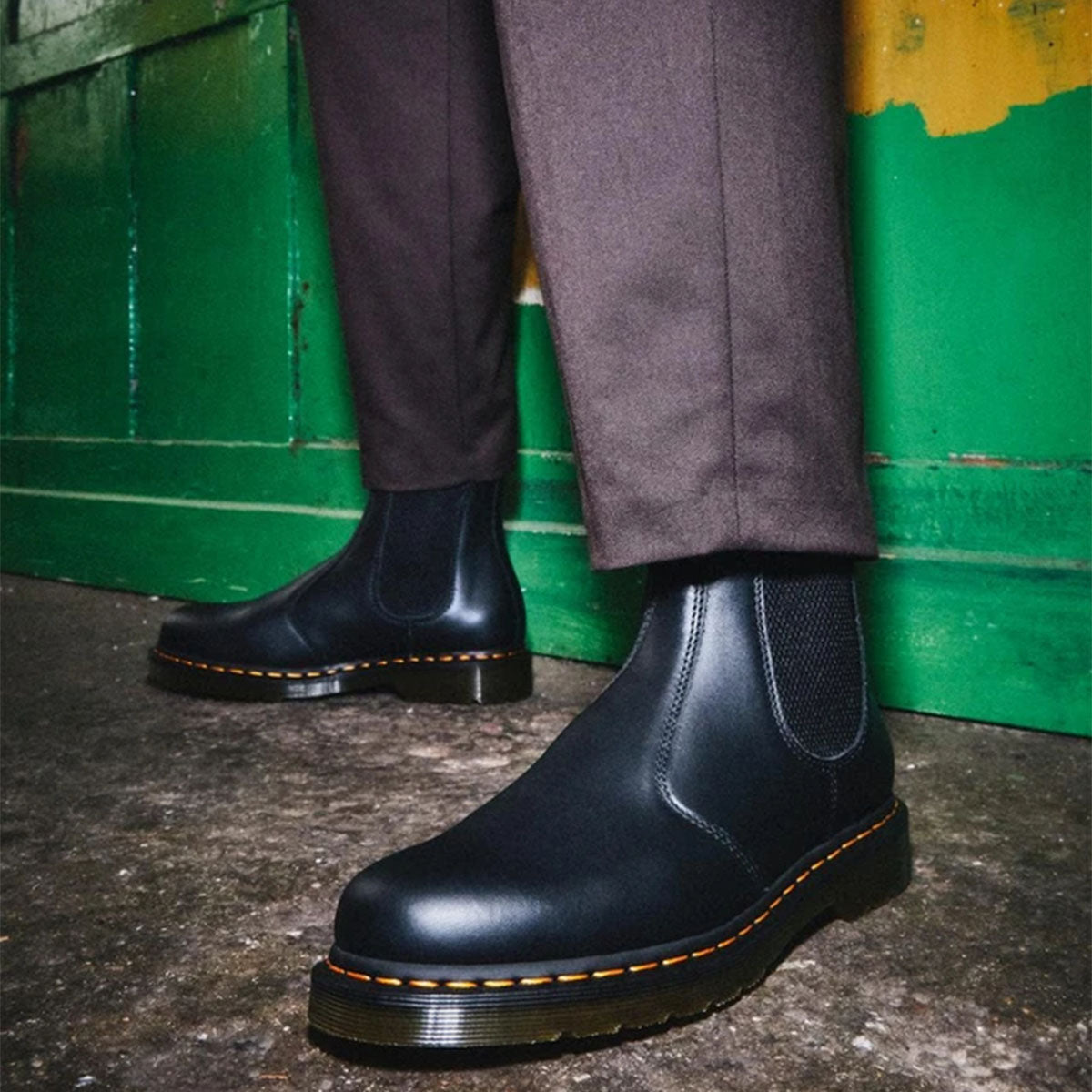 Dr martens chelsea boots mens black hotsell